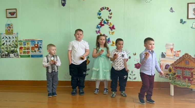 Весеннее развлечение "В гости к бабушке".
